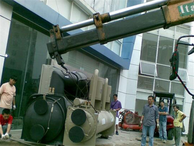 勐腊县随车吊和汽车吊的核心区别是什么？哪种更省钱？