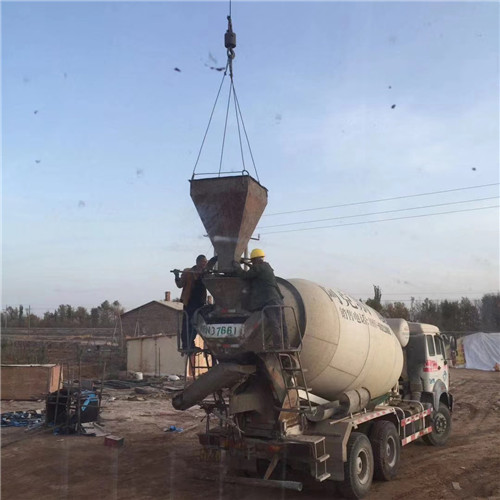 勐腊县“精准瞄准”—— 吊车的 “定位导航” 技术