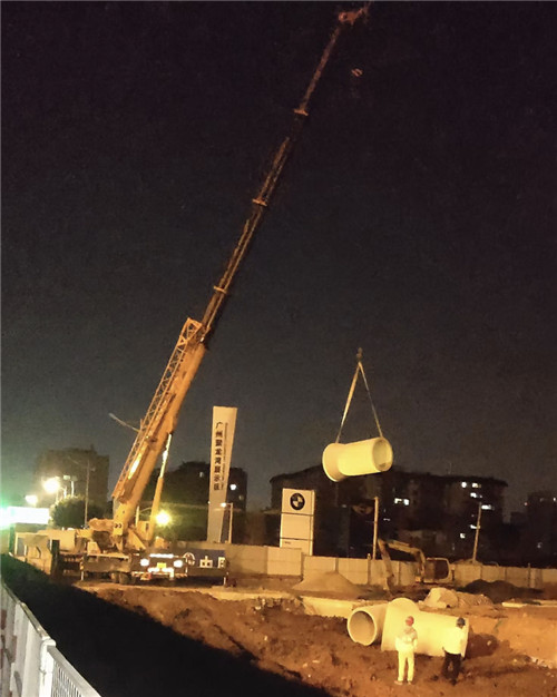 勐腊县“弯臂矫正”—— 吊车的 “形变补偿” 技术