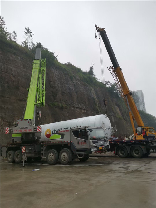 勐腊县“不怕风雨冻”—— 吊车的 “恶劣环境适应” 技术